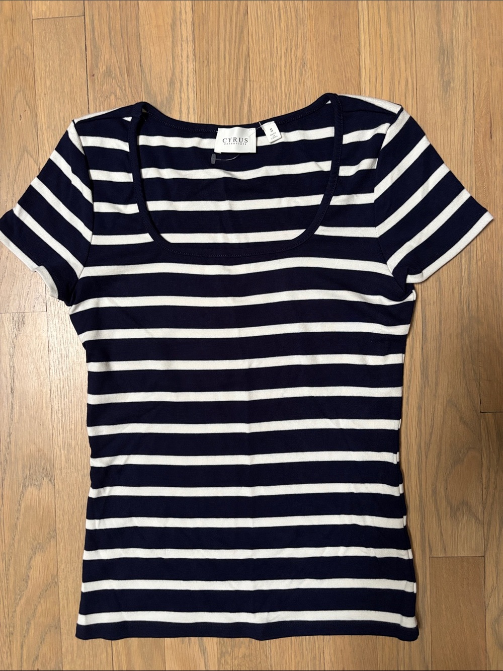 Cyrus Size Small Navy and White Striped Scoop-Neck Short Sleeve Tee
